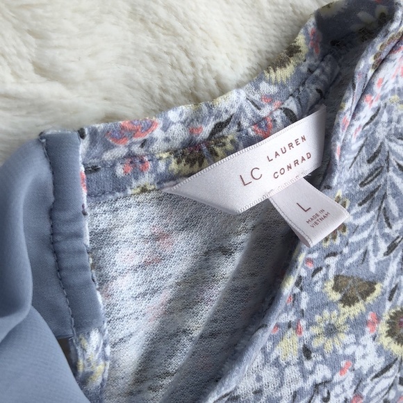 LC Lauren Conrad Floral Eyelash Lace Trimmed Top With Tie Bow - Picture 4 of 7